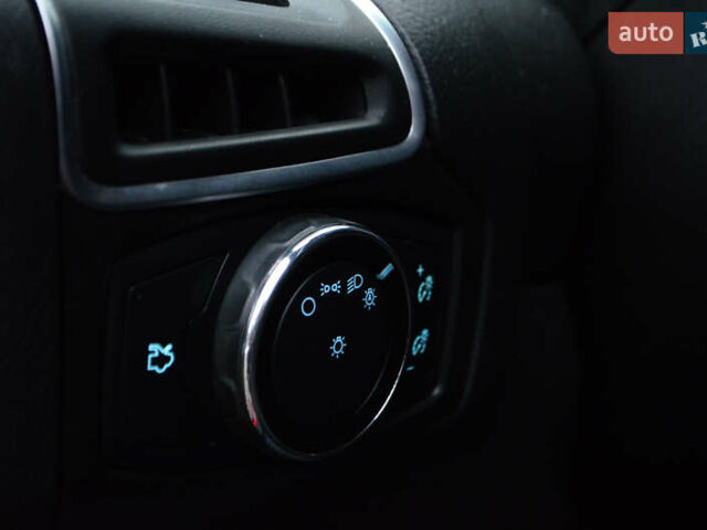 Красный Форд Фокус, объемом двигателя 2 л и пробегом 189 тыс. км за 8500 $, фото 20 на Automoto.ua