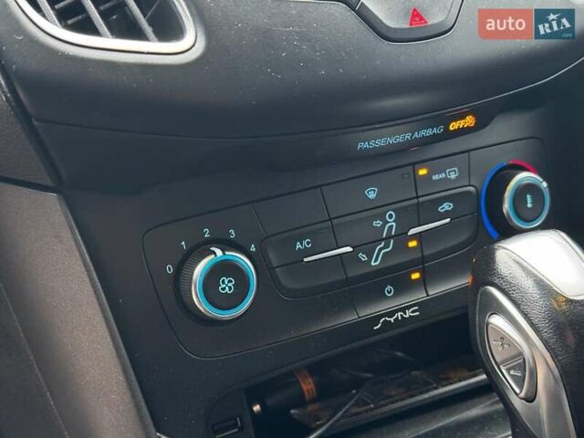 Червоний Форд Фокус, об'ємом двигуна 2 л та пробігом 106 тис. км за 8990 $, фото 13 на Automoto.ua