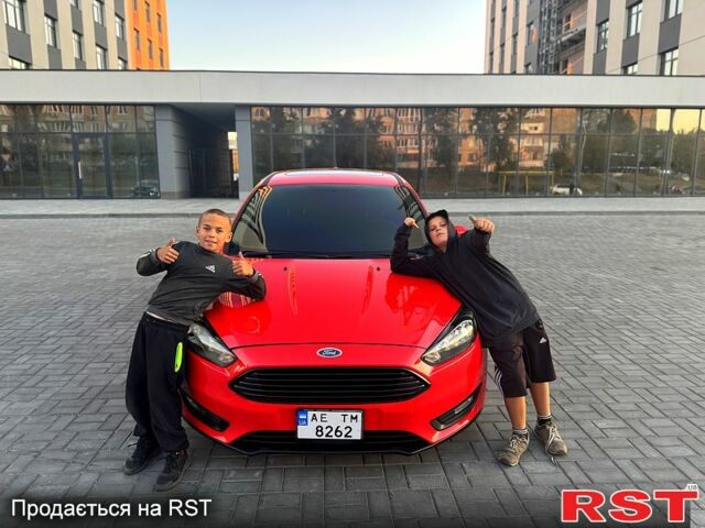 Форд Фокус 2015 у Дніпро (Дніпропетровську) на Automoto.ua Червоний Форд Фокус, об'ємом двигуна 2 л та пробігом 102 тис. км за 8500 $, фото 4 на Automoto.ua