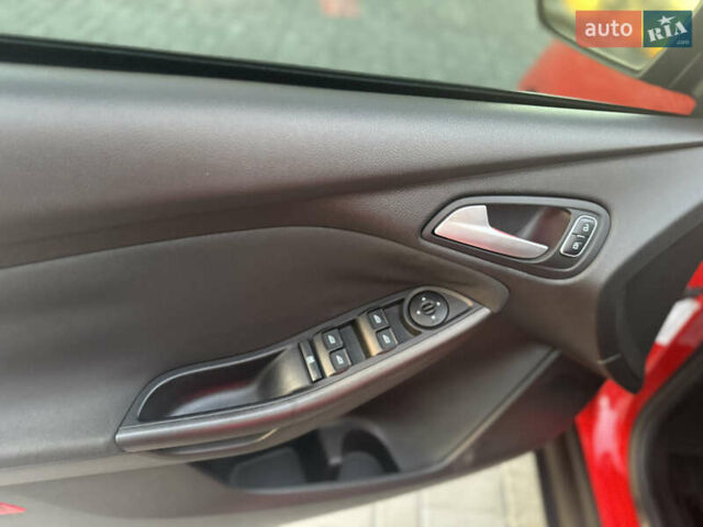 Форд Фокус 2015 в Днепре (Днепропетровске) на Automoto.ua Красный Форд Фокус, объемом двигателя 2 л и пробегом 102 тыс. км за 8500 $, фото 17 на Automoto.ua