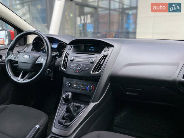 Красный Форд Фокус, объемом двигателя 1 л и пробегом 140 тыс. км за 6990 $, фото 11 на Automoto.ua