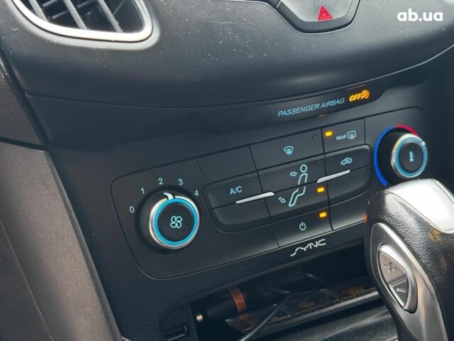 Червоний Форд Фокус, об'ємом двигуна 2 л та пробігом 106 тис. км за 8990 $, фото 13 на Automoto.ua