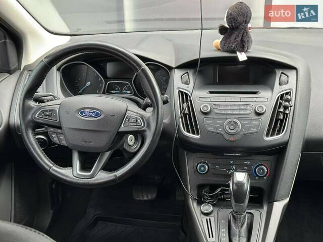 Красный Форд Фокус, объемом двигателя 2 л и пробегом 286 тыс. км за 8200 $, фото 15 на Automoto.ua