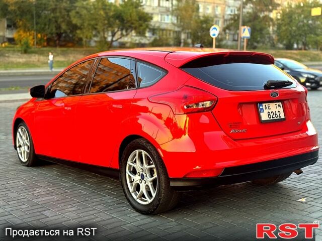 Форд Фокус 2015 у Дніпро (Дніпропетровську) на Automoto.ua Червоний Форд Фокус, об'ємом двигуна 2 л та пробігом 102 тис. км за 8500 $, фото 3 на Automoto.ua