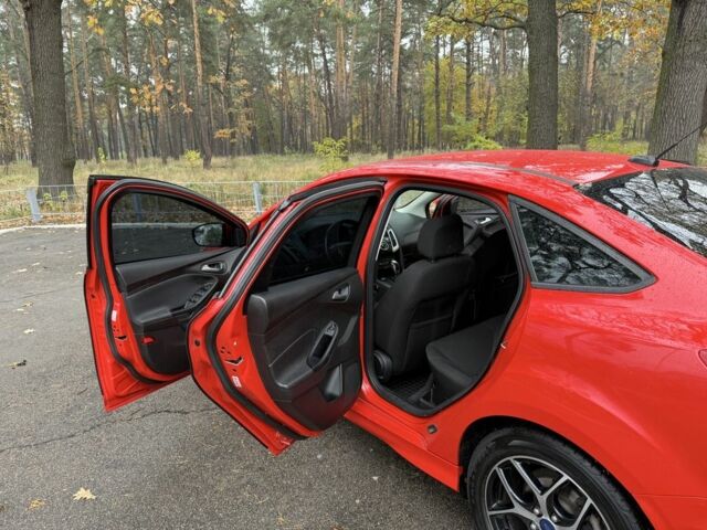 Форд Фокус 2015 в Киеве на Automoto.ua Красный Форд Фокус, объемом двигателя 2 л и пробегом 185 тыс. км за 7400 $, фото 5 на Automoto.ua