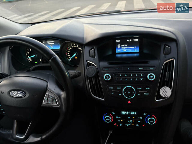 Красный Форд Фокус, объемом двигателя 1 л и пробегом 97 тыс. км за 9300 $, фото 12 на Automoto.ua