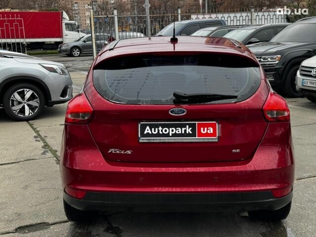 Червоний Форд Фокус, об'ємом двигуна 2 л та пробігом 106 тис. км за 8990 $, фото 5 на Automoto.ua