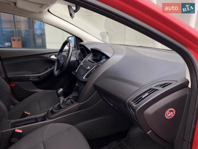 Красный Форд Фокус, объемом двигателя 1 л и пробегом 140 тыс. км за 6990 $, фото 20 на Automoto.ua