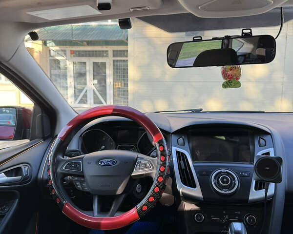 Красный Форд Фокус, объемом двигателя 2 л и пробегом 258 тыс. км за 6500 $, фото 4 на Automoto.ua