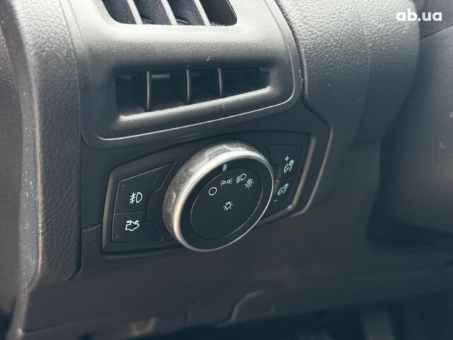 Червоний Форд Фокус, об'ємом двигуна 2 л та пробігом 106 тис. км за 8990 $, фото 11 на Automoto.ua