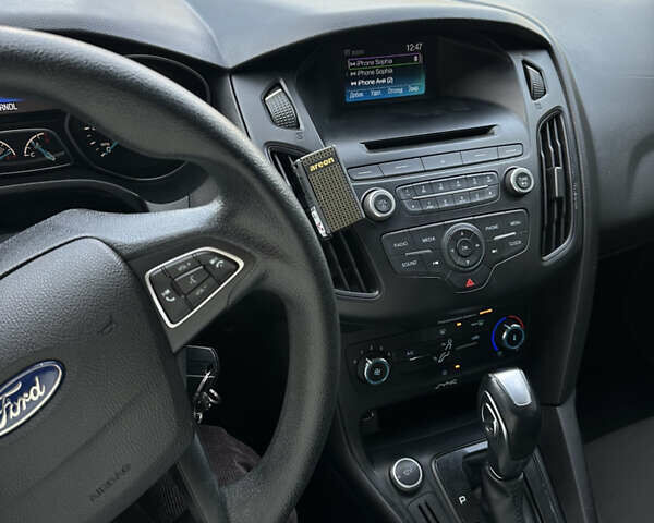 Красный Форд Фокус, объемом двигателя 2 л и пробегом 192 тыс. км за 7000 $, фото 5 на Automoto.ua