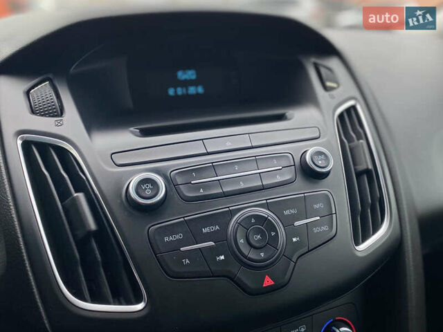 Красный Форд Фокус, объемом двигателя 1 л и пробегом 140 тыс. км за 6990 $, фото 13 на Automoto.ua