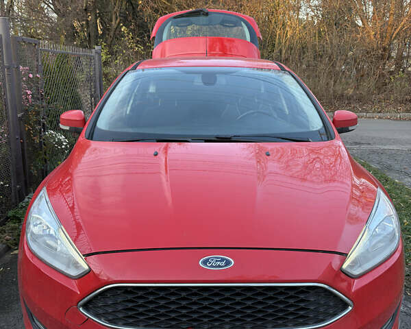 Красный Форд Фокус, объемом двигателя 1 л и пробегом 97 тыс. км за 9300 $, фото 1 на Automoto.ua
