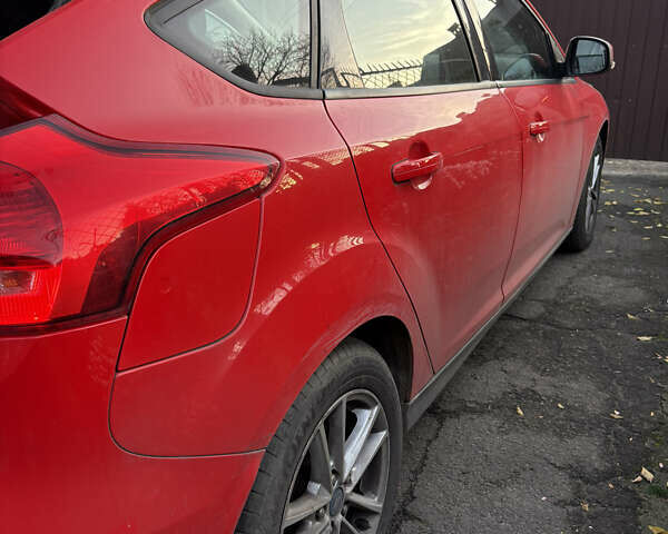 Красный Форд Фокус, объемом двигателя 1 л и пробегом 97 тыс. км за 9300 $, фото 4 на Automoto.ua