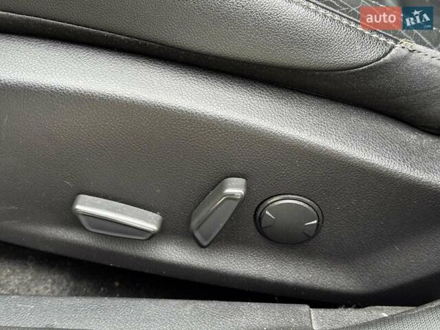 Червоний Форд Фокус, об'ємом двигуна 2 л та пробігом 106 тис. км за 8990 $, фото 16 на Automoto.ua