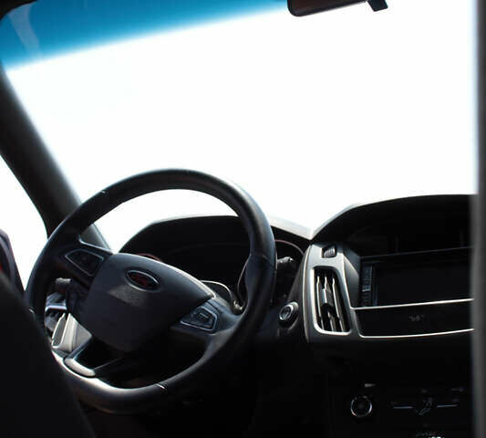 Красный Форд Фокус, объемом двигателя 2 л и пробегом 161 тыс. км за 12300 $, фото 24 на Automoto.ua