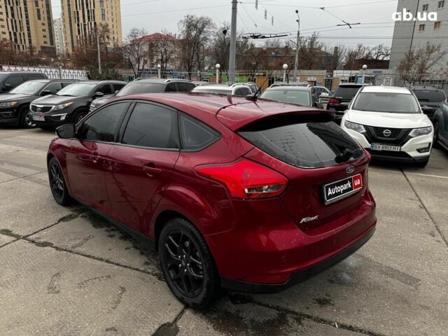 Червоний Форд Фокус, об'ємом двигуна 2 л та пробігом 106 тис. км за 8990 $, фото 4 на Automoto.ua