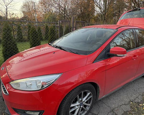 Красный Форд Фокус, объемом двигателя 1 л и пробегом 97 тыс. км за 9300 $, фото 3 на Automoto.ua