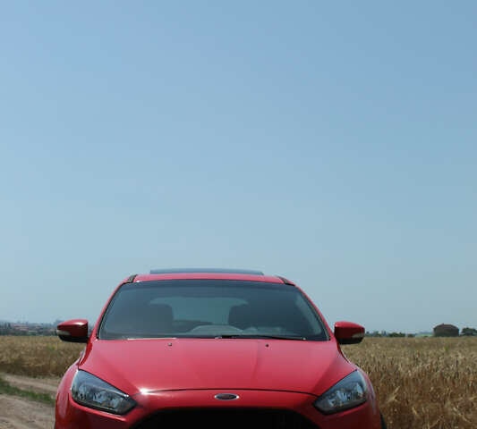 Красный Форд Фокус, объемом двигателя 2 л и пробегом 161 тыс. км за 12300 $, фото 3 на Automoto.ua