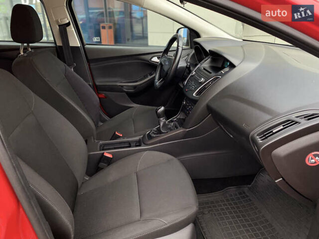 Красный Форд Фокус, объемом двигателя 1 л и пробегом 140 тыс. км за 6900 $, фото 21 на Automoto.ua