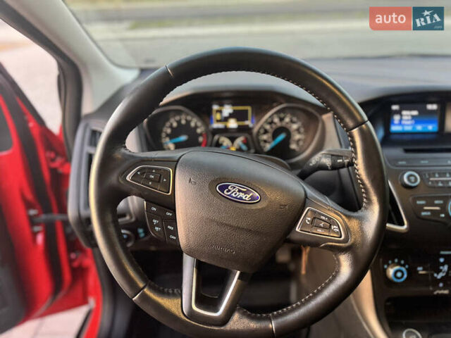 Форд Фокус 2015 в Днепре (Днепропетровске) на Automoto.ua Красный Форд Фокус, объемом двигателя 2 л и пробегом 102 тыс. км за 8500 $, фото 15 на Automoto.ua