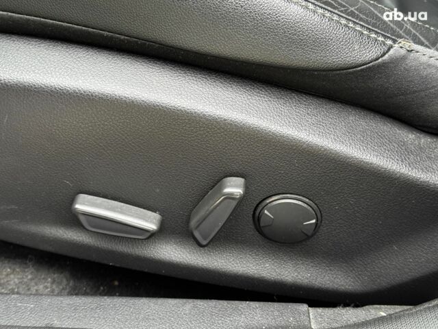 Червоний Форд Фокус, об'ємом двигуна 2 л та пробігом 106 тис. км за 8990 $, фото 16 на Automoto.ua