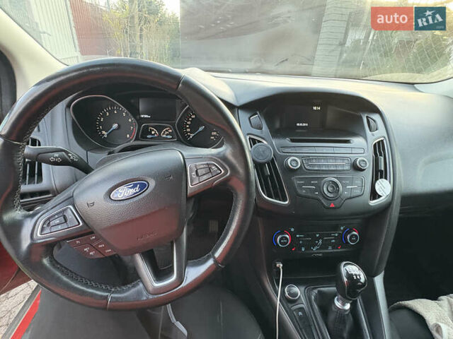 Красный Форд Фокус, объемом двигателя 1 л и пробегом 97 тыс. км за 9300 $, фото 9 на Automoto.ua