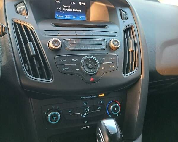 Червоний Форд Фокус, об'ємом двигуна 2 л та пробігом 150 тис. км за 7400 $, фото 5 на Automoto.ua