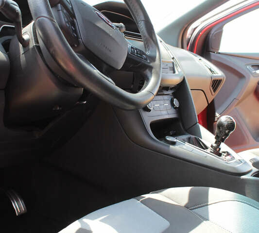 Красный Форд Фокус, объемом двигателя 2 л и пробегом 161 тыс. км за 12300 $, фото 23 на Automoto.ua