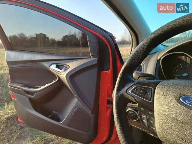 Червоний Форд Фокус, об'ємом двигуна 2 л та пробігом 150 тис. км за 7400 $, фото 6 на Automoto.ua