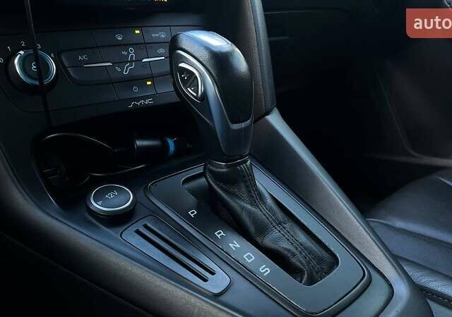 Червоний Форд Фокус, об'ємом двигуна 2 л та пробігом 286 тис. км за 9500 $, фото 19 на Automoto.ua