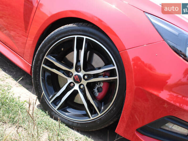 Красный Форд Фокус, объемом двигателя 2 л и пробегом 161 тыс. км за 12300 $, фото 8 на Automoto.ua