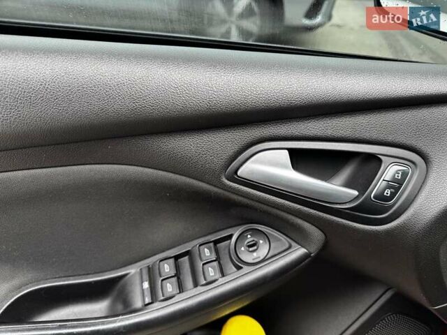 Червоний Форд Фокус, об'ємом двигуна 2 л та пробігом 106 тис. км за 8990 $, фото 8 на Automoto.ua