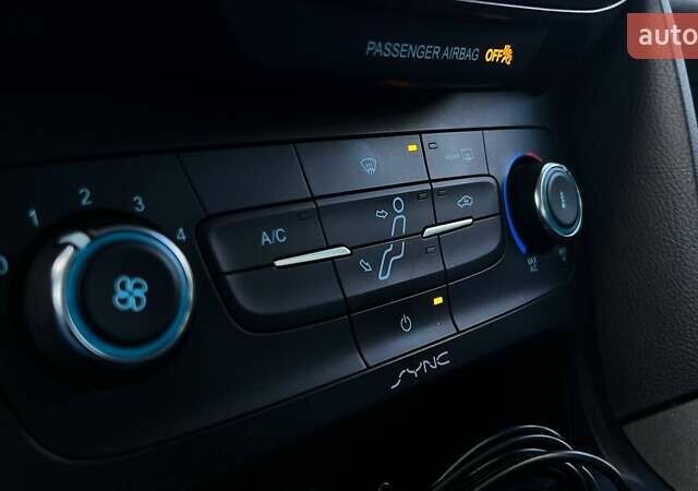 Червоний Форд Фокус, об'ємом двигуна 2 л та пробігом 286 тис. км за 9500 $, фото 20 на Automoto.ua