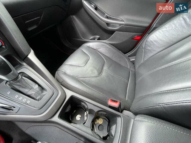 Красный Форд Фокус, объемом двигателя 2 л и пробегом 197 тыс. км за 8500 $, фото 13 на Automoto.ua