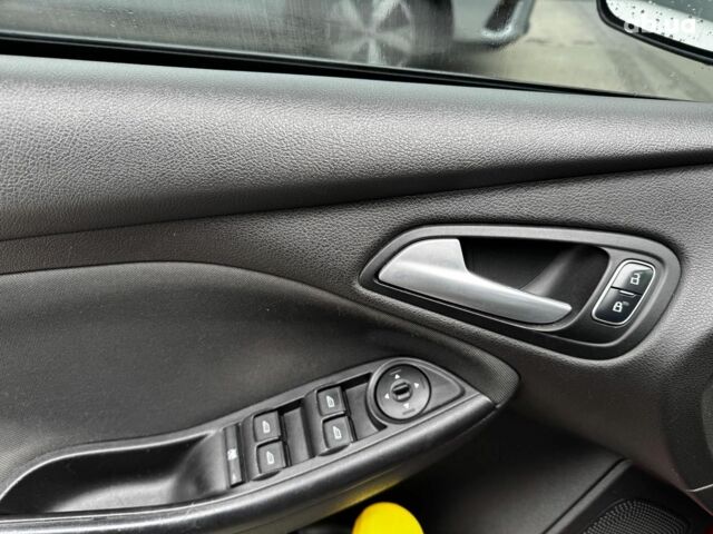 Червоний Форд Фокус, об'ємом двигуна 2 л та пробігом 106 тис. км за 8990 $, фото 8 на Automoto.ua