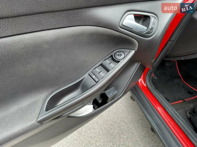 Красный Форд Фокус, объемом двигателя 2 л и пробегом 197 тыс. км за 8500 $, фото 16 на Automoto.ua