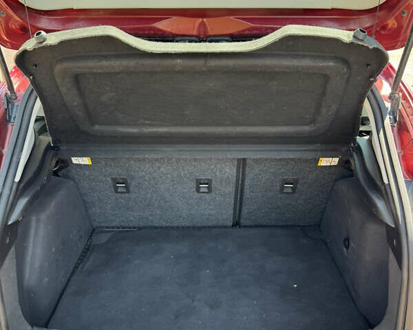 Красный Форд Фокус, объемом двигателя 2 л и пробегом 258 тыс. км за 6500 $, фото 7 на Automoto.ua