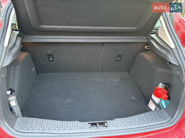 Красный Форд Фокус, объемом двигателя 1 л и пробегом 97 тыс. км за 9300 $, фото 7 на Automoto.ua