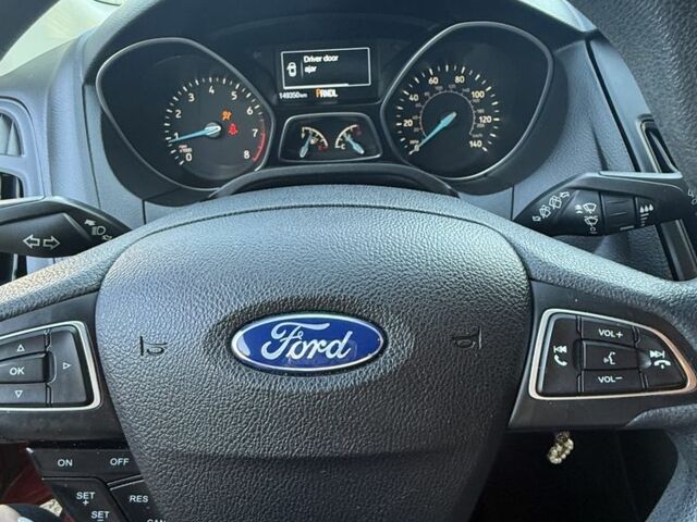 Красный Форд Фокус, объемом двигателя 2 л и пробегом 151 тыс. км за 7300 $, фото 5 на Automoto.ua