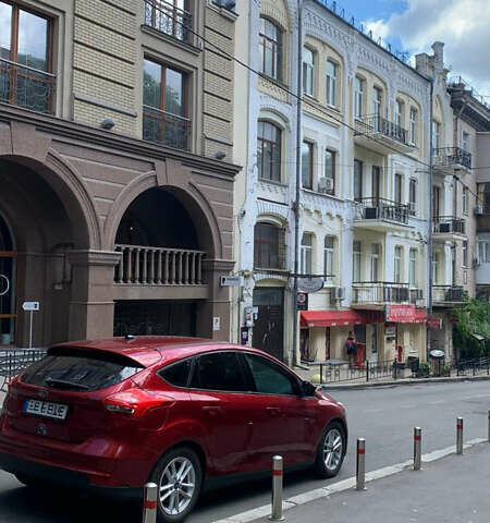 Красный Форд Фокус, объемом двигателя 2 л и пробегом 153 тыс. км за 7600 $, фото 2 на Automoto.ua