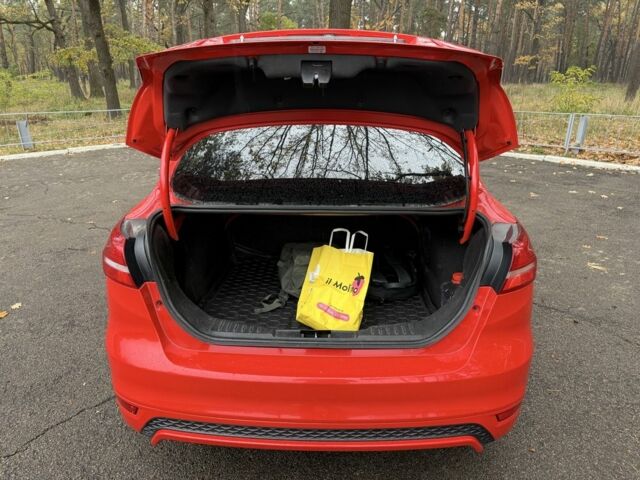 Форд Фокус 2015 в Киеве на Automoto.ua Красный Форд Фокус, объемом двигателя 2 л и пробегом 185 тыс. км за 7400 $, фото 6 на Automoto.ua