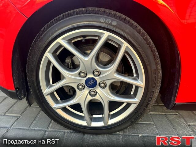 Форд Фокус 2015 у Дніпро (Дніпропетровську) на Automoto.ua Червоний Форд Фокус, об'ємом двигуна 2 л та пробігом 102 тис. км за 8500 $, фото 8 на Automoto.ua