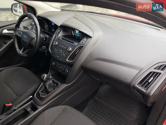 Красный Форд Фокус, объемом двигателя 1 л и пробегом 140 тыс. км за 6900 $, фото 12 на Automoto.ua