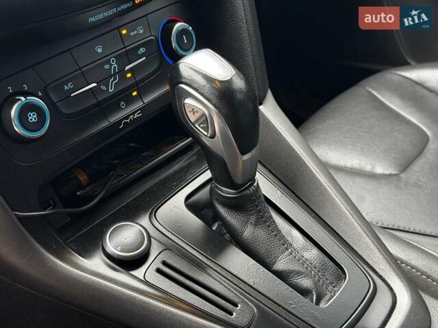 Червоний Форд Фокус, об'ємом двигуна 2 л та пробігом 106 тис. км за 8990 $, фото 12 на Automoto.ua