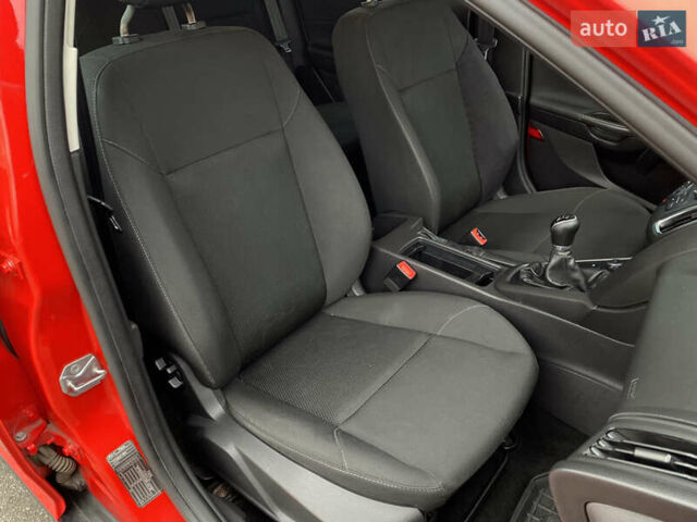 Красный Форд Фокус, объемом двигателя 1 л и пробегом 140 тыс. км за 6900 $, фото 22 на Automoto.ua