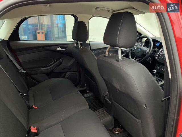 Красный Форд Фокус, объемом двигателя 1 л и пробегом 140 тыс. км за 6990 $, фото 23 на Automoto.ua