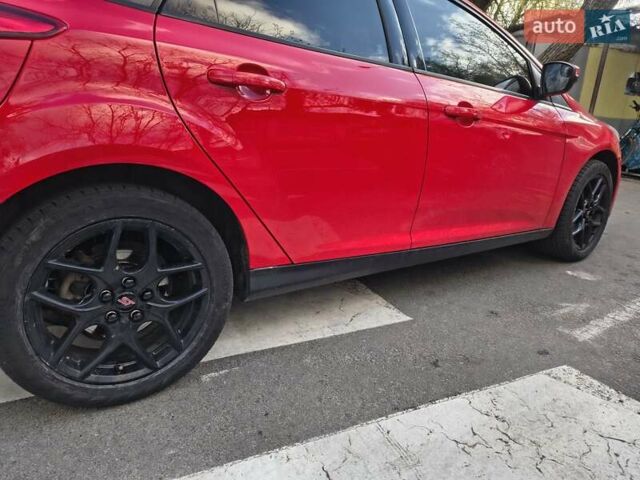 Красный Форд Фокус, объемом двигателя 2 л и пробегом 141 тыс. км за 9200 $, фото 1 на Automoto.ua