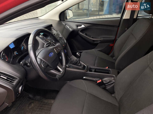 Красный Форд Фокус, объемом двигателя 1 л и пробегом 140 тыс. км за 6990 $, фото 16 на Automoto.ua