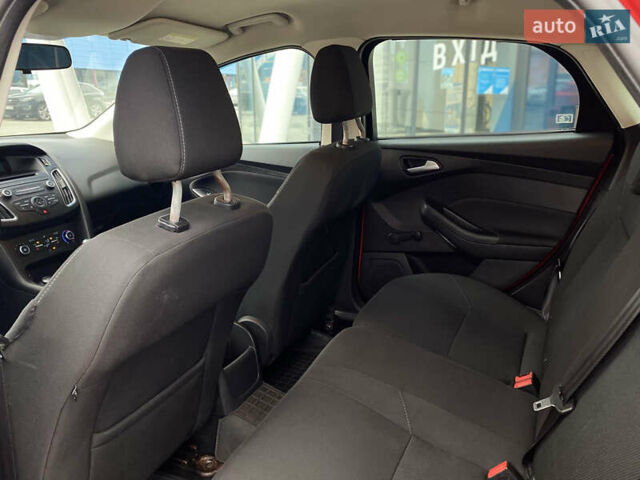 Красный Форд Фокус, объемом двигателя 1 л и пробегом 140 тыс. км за 6990 $, фото 17 на Automoto.ua